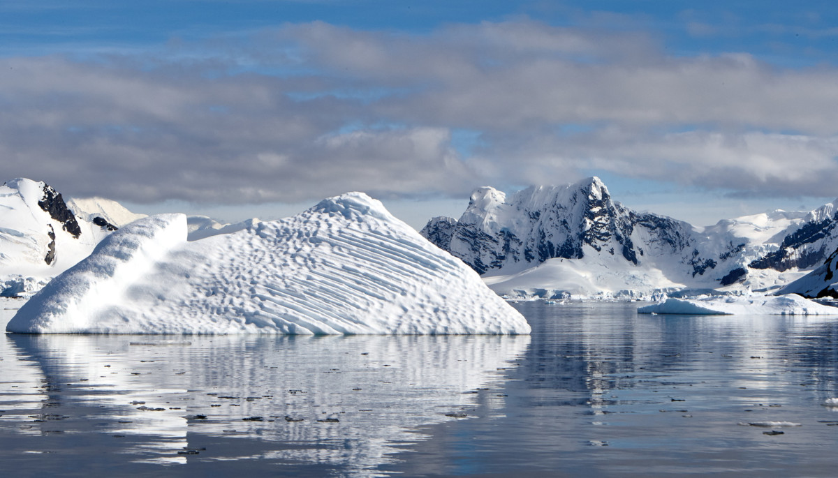 Antarctic Peninsula 2010 - Claude Peffer ice and penguins